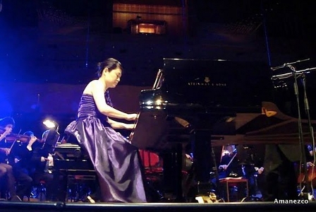 Michiru Yamane performing.