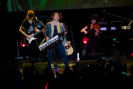 Noriyuki Kamikura Performs with the jdk Band